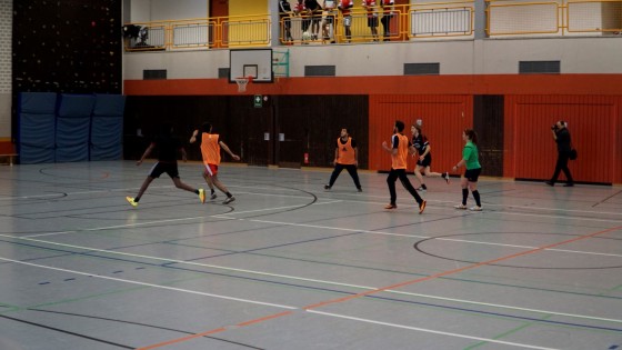 Bilder: Hobby-Fussballturnier mit Flüchtlingen in der Großsporthalle, Bild 292 von 298