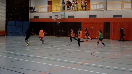 Bilder: Hobby-Fussballturnier mit Flüchtlingen in der Großsporthalle, Bild 294 von 298