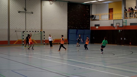 Bilder: Hobby-Fussballturnier mit Flüchtlingen in der Großsporthalle, Bild 269 von 298