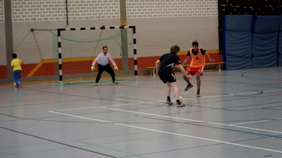 Bilder: Hobby-Fussballturnier mit Flüchtlingen in der Großsporthalle, Bild 271 von 298