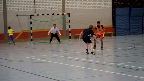 Bilder: Hobby-Fussballturnier mit Flüchtlingen in der Großsporthalle, Bild 272 von 298
