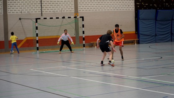 Bilder: Hobby-Fussballturnier mit Flüchtlingen in der Großsporthalle, Bild 273 von 298