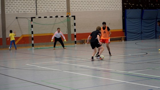 Bilder: Hobby-Fussballturnier mit Flüchtlingen in der Großsporthalle, Bild 274 von 298