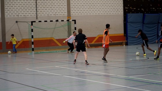 Bilder: Hobby-Fussballturnier mit Flüchtlingen in der Großsporthalle, Bild 275 von 298