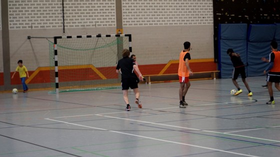 Bilder: Hobby-Fussballturnier mit Flüchtlingen in der Großsporthalle, Bild 277 von 298