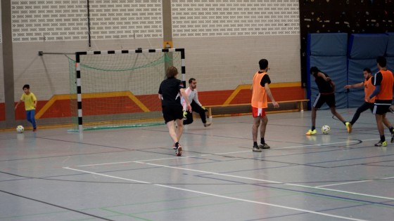 Bilder: Hobby-Fussballturnier mit Flüchtlingen in der Großsporthalle, Bild 278 von 298
