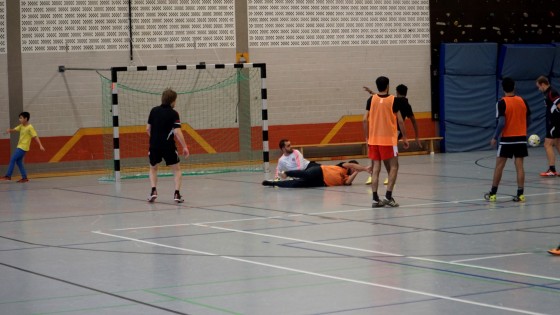 Bilder: Hobby-Fussballturnier mit Flüchtlingen in der Großsporthalle, Bild 283 von 298