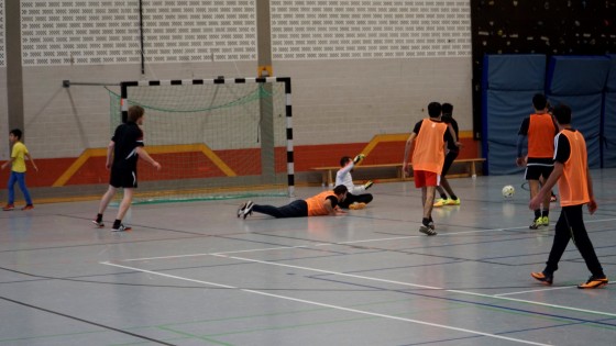 Bilder: Hobby-Fussballturnier mit Flüchtlingen in der Großsporthalle, Bild 284 von 298