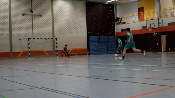 Bilder: Hobby-Fussballturnier mit Flüchtlingen in der Großsporthalle, Bild 2 von 298