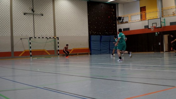 Bilder: Hobby-Fussballturnier mit Flüchtlingen in der Großsporthalle, Bild 3 von 298