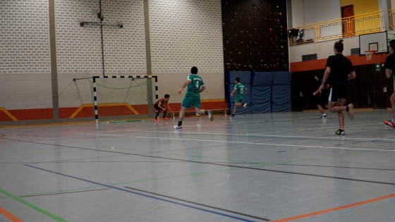 Bilder: Hobby-Fussballturnier mit Flüchtlingen in der Großsporthalle, Bild 9 von 298