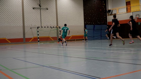 Bilder: Hobby-Fussballturnier mit Flüchtlingen in der Großsporthalle, Bild 11 von 298