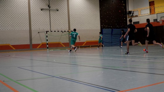 Bilder: Hobby-Fussballturnier mit Flüchtlingen in der Großsporthalle, Bild 12 von 298