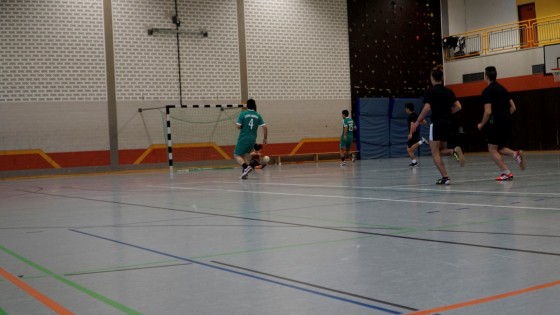Bilder: Hobby-Fussballturnier mit Flüchtlingen in der Großsporthalle, Bild 13 von 298