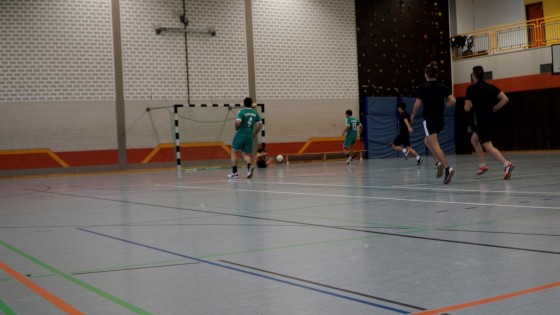 Bilder: Hobby-Fussballturnier mit Flüchtlingen in der Großsporthalle, Bild 14 von 298