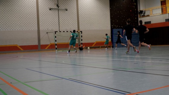 Bilder: Hobby-Fussballturnier mit Flüchtlingen in der Großsporthalle, Bild 15 von 298