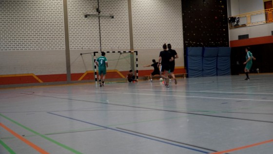 Bilder: Hobby-Fussballturnier mit Flüchtlingen in der Großsporthalle, Bild 19 von 298