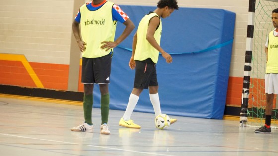 Bilder: Hobby-Fussballturnier mit Flüchtlingen in der Großsporthalle, Bild 29 von 298