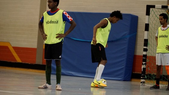 Bilder: Hobby-Fussballturnier mit Flüchtlingen in der Großsporthalle, Bild 30 von 298
