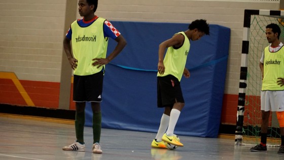 Bilder: Hobby-Fussballturnier mit Flüchtlingen in der Großsporthalle, Bild 31 von 298
