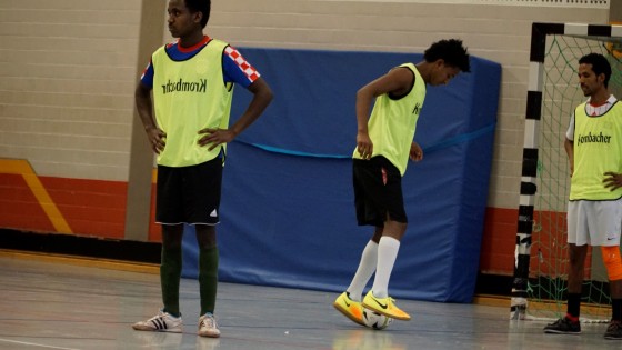 Bilder: Hobby-Fussballturnier mit Flüchtlingen in der Großsporthalle, Bild 32 von 298