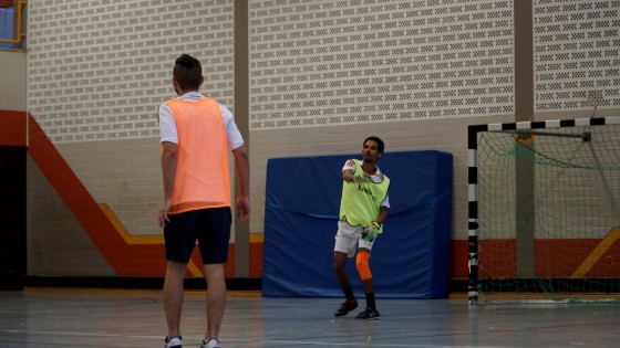 Bilder: Hobby-Fussballturnier mit Flüchtlingen in der Großsporthalle, Bild 37 von 298