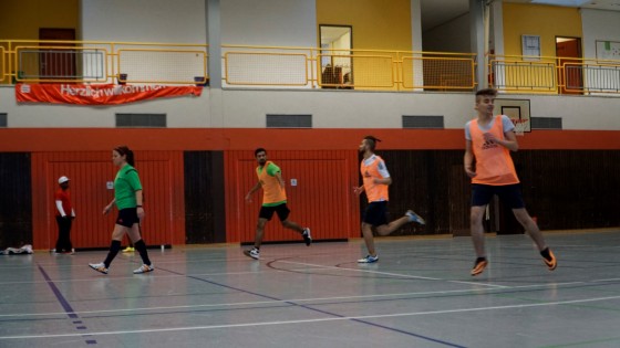Bilder: Hobby-Fussballturnier mit Flüchtlingen in der Großsporthalle, Bild 48 von 298