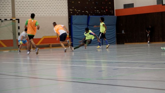 Bilder: Hobby-Fussballturnier mit Flüchtlingen in der Großsporthalle, Bild 57 von 298