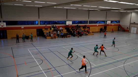 Bilder: Hobby-Fussballturnier mit Flüchtlingen in der Großsporthalle, Bild 58 von 298
