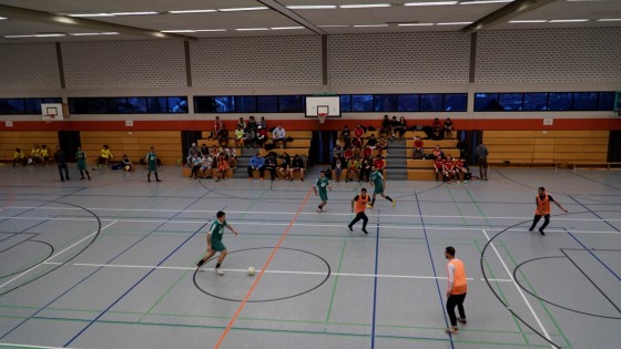 Bilder: Hobby-Fussballturnier mit Flüchtlingen in der Großsporthalle, Bild 80 von 298