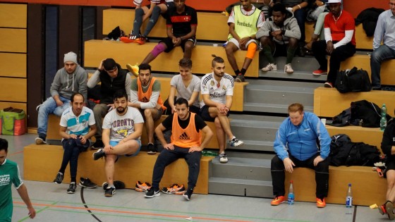 Bilder: Hobby-Fussballturnier mit Flüchtlingen in der Großsporthalle, Bild 89 von 298