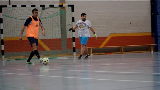 Bilder: Hobby-Fussballturnier mit Flüchtlingen in der Großsporthalle, Bild 94 von 298