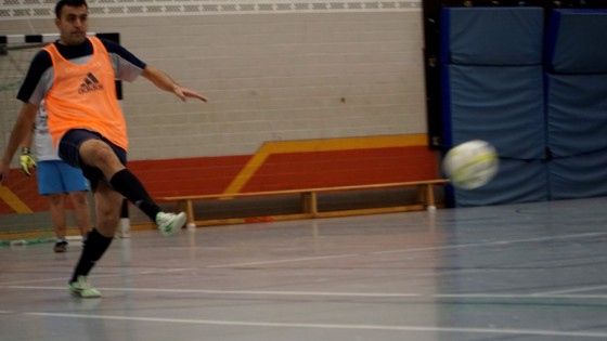Bilder: Hobby-Fussballturnier mit Flüchtlingen in der Großsporthalle, Bild 95 von 298