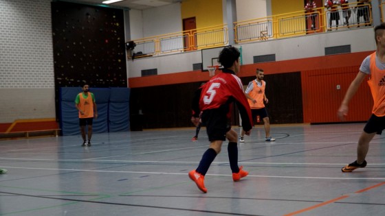 Bilder: Hobby-Fussballturnier mit Flüchtlingen in der Großsporthalle, Bild 103 von 298