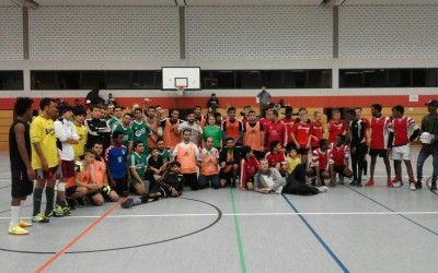 Hobby-Fussballturnier mit Flüchtlingen in der Großsporthalle
