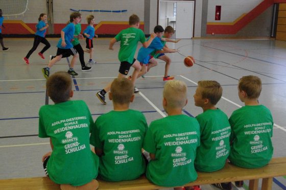 Bilder: Verein trifft Schule: Grundschulliga Basketball in zweiter Auflage, Bild 10 von 14