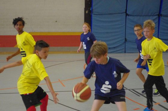 Bilder: Verein trifft Schule: Grundschulliga Basketball in zweiter Auflage, Bild 12 von 14