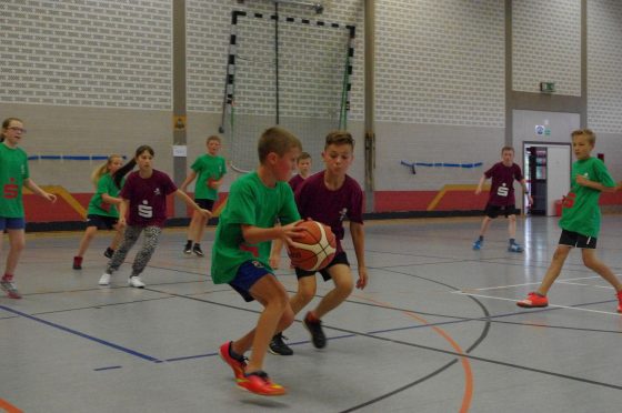 Bilder: Verein trifft Schule: Grundschulliga Basketball in zweiter Auflage, Bild 1 von 14